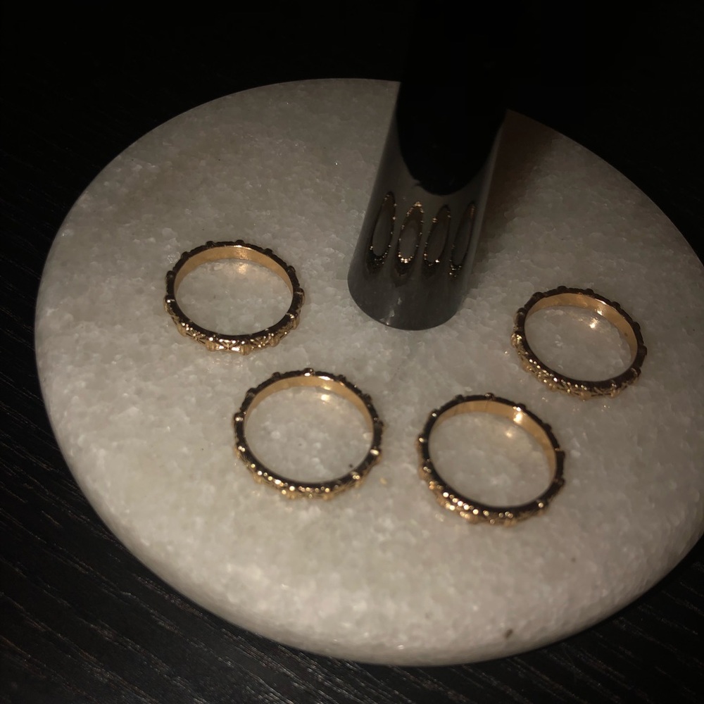 🌹Forever 21 stackable rings - Picture 4 of 8